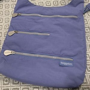 Baggallini NWOT Big Zipper Bag